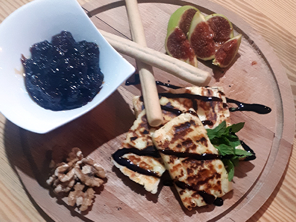 Grill Cheese with fig jam and balsamic cream